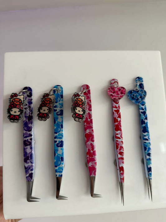 Baby milo x hello kitty tweezers